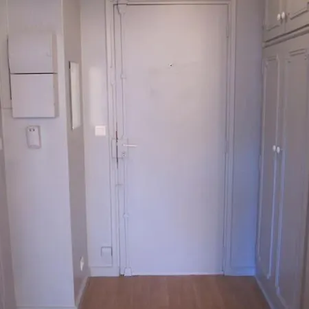 Calme Proche Metro Apartment
