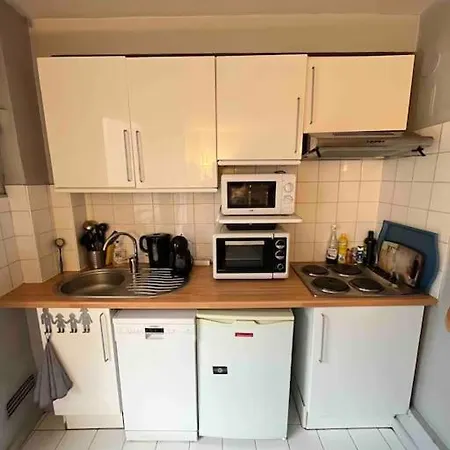 Calme Proche Metro Apartment Paris