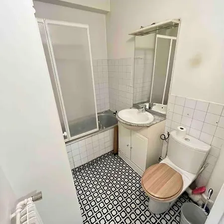 Calme Proche Metro Apartament