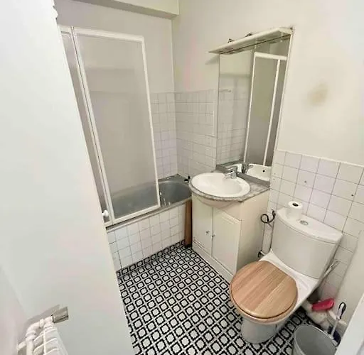 Calme Proche Metro アパート